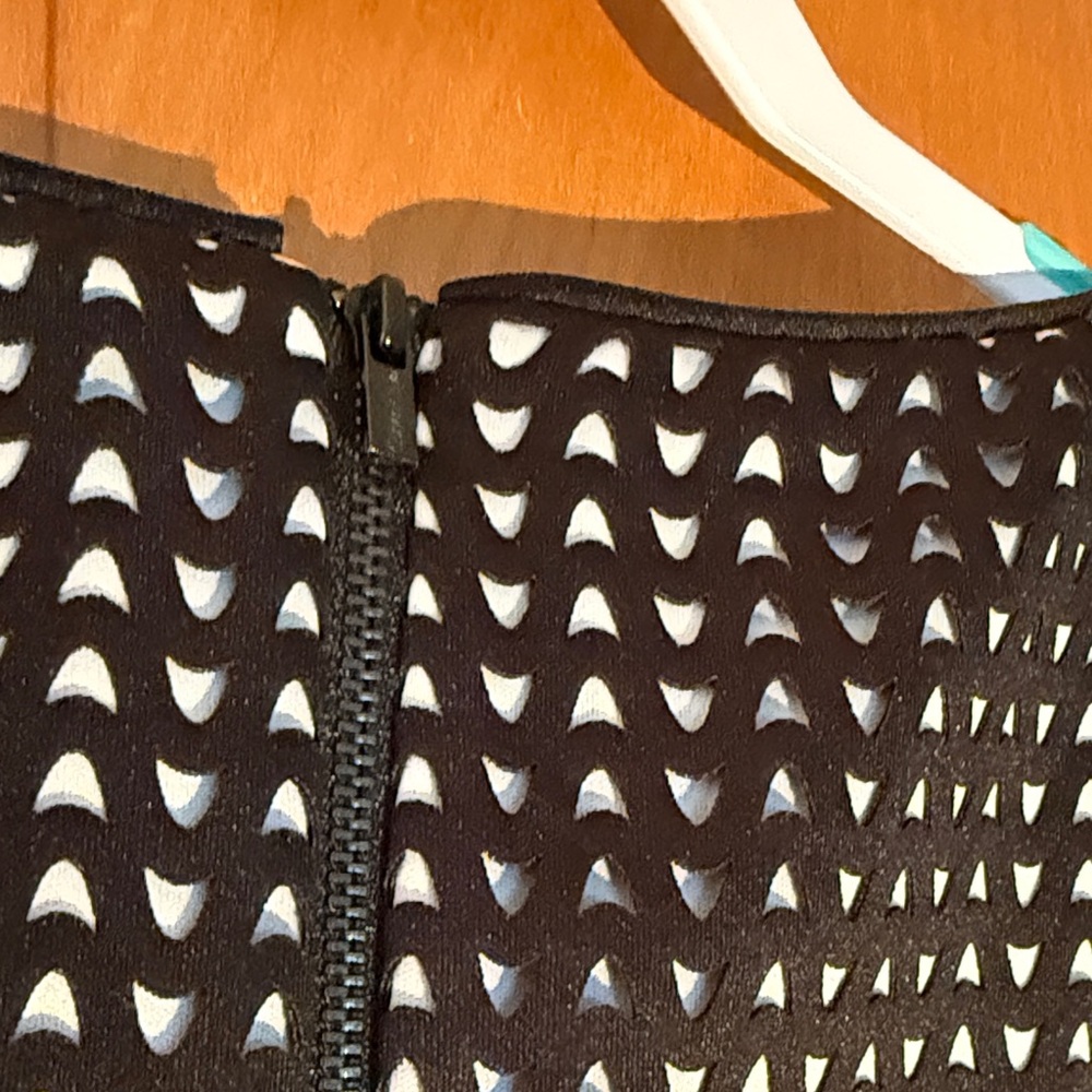 Calvin Klein Black and White Patterned Midi Dress - Picture 6 of 9